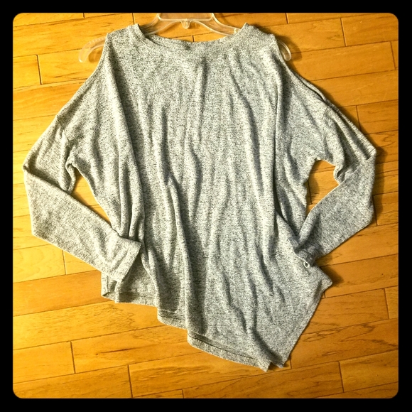Gray asymmetrical cold shoulder sweater - Picture 1 of 3
